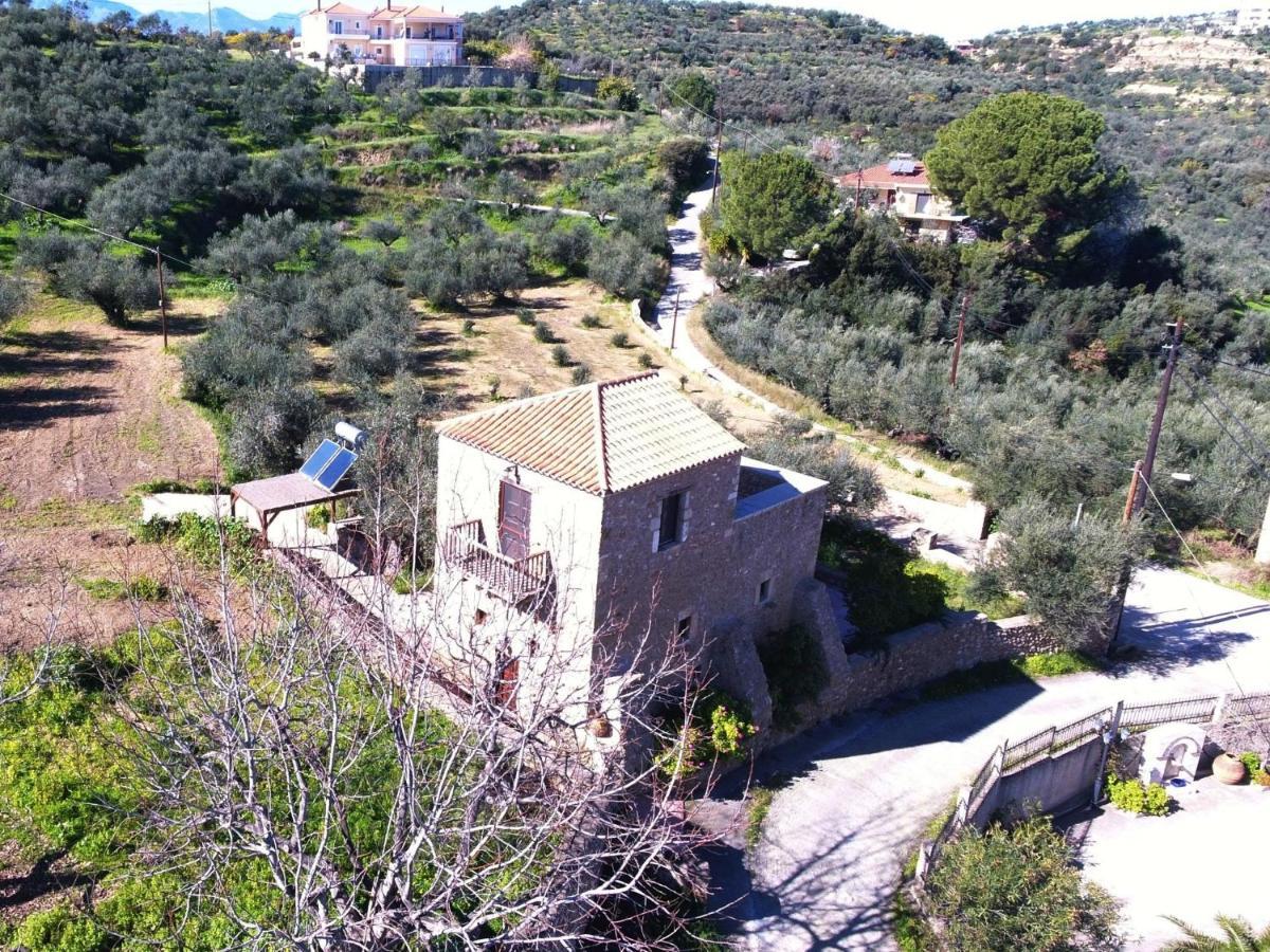 Pyrgos 1869 Сasa de vacaciones *